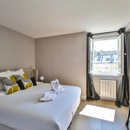 Elegant In The Heart Of The Marais Apartment