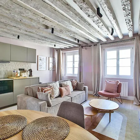 Apartment Elegant In The Heart Of The Marais Paris