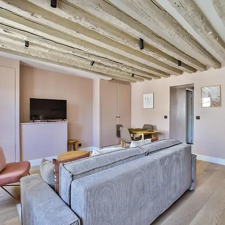 Elegant In The Heart Of The Marais *